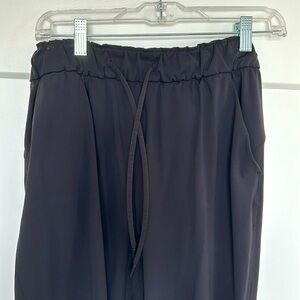 Lululemon women’s high waisted joggers size 8